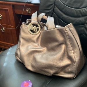 Silver/gray Sachel. 10” x 14” x 4 1/2”. Straps are 1 1/4” wide. Inside pockets.